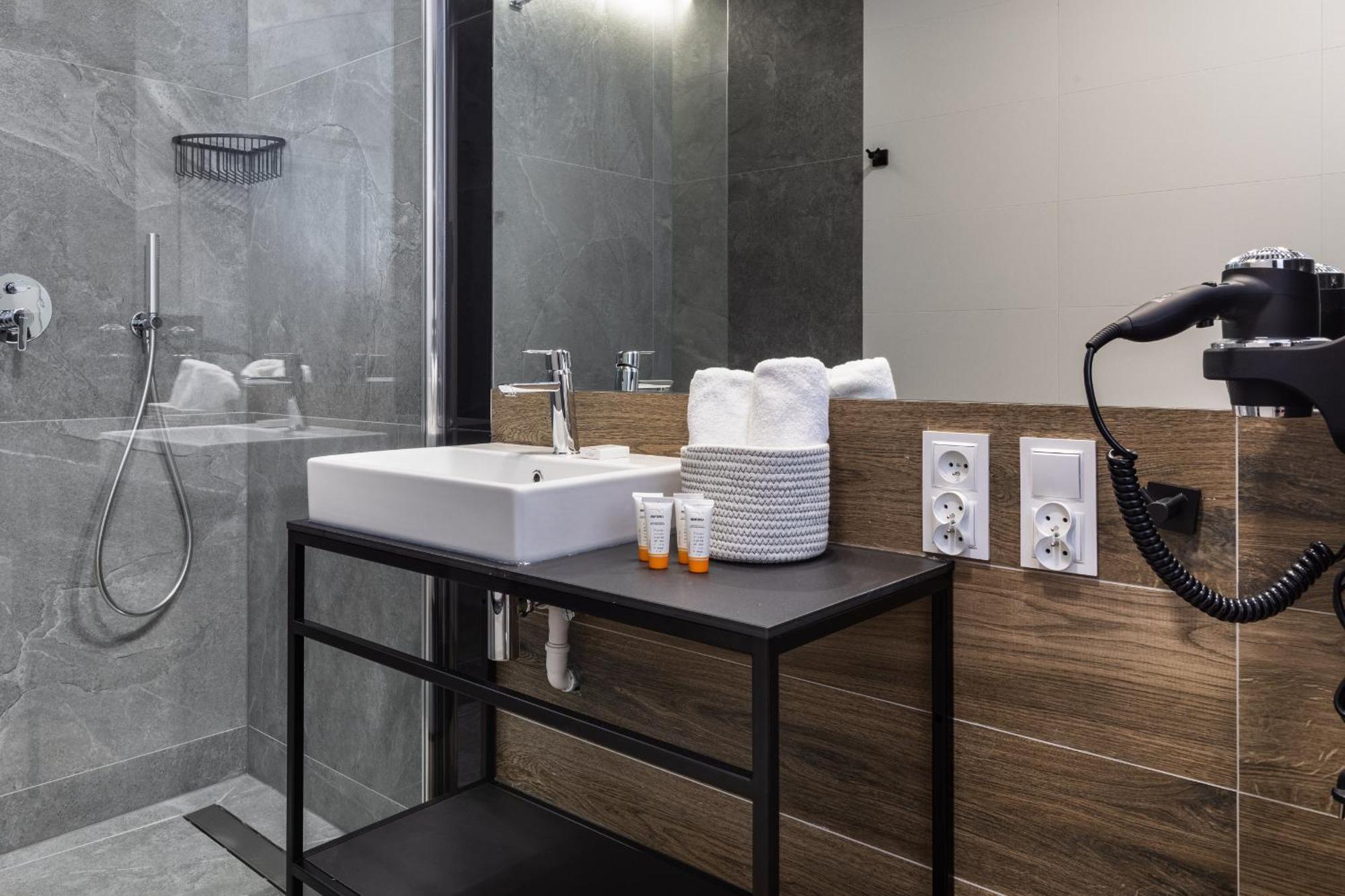 Sun Towers Apartment - Parking & Balkon - By Rent Like Home Свиноуйсьце Экстерьер фото
